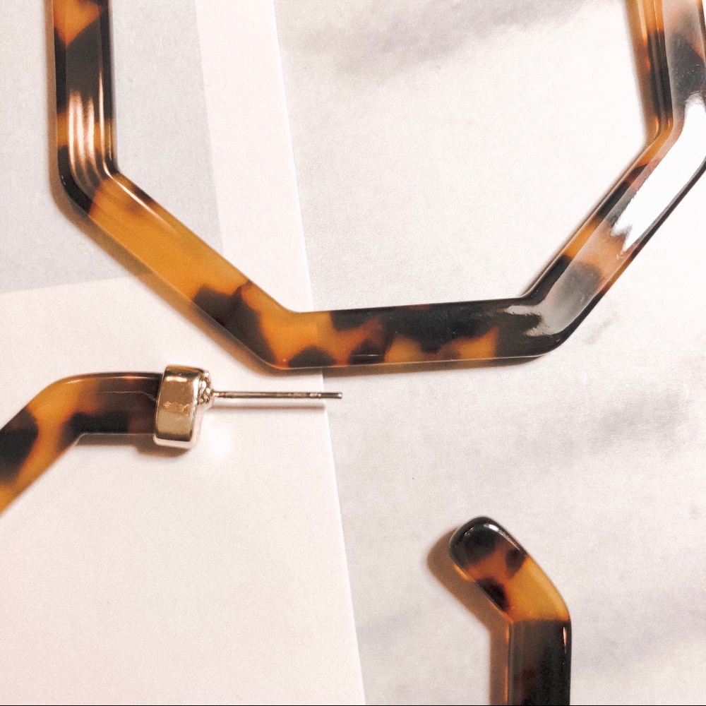 Restock⭐️ Devri Blonde Tortoise Hoop Earrings - Picture 7 of 7